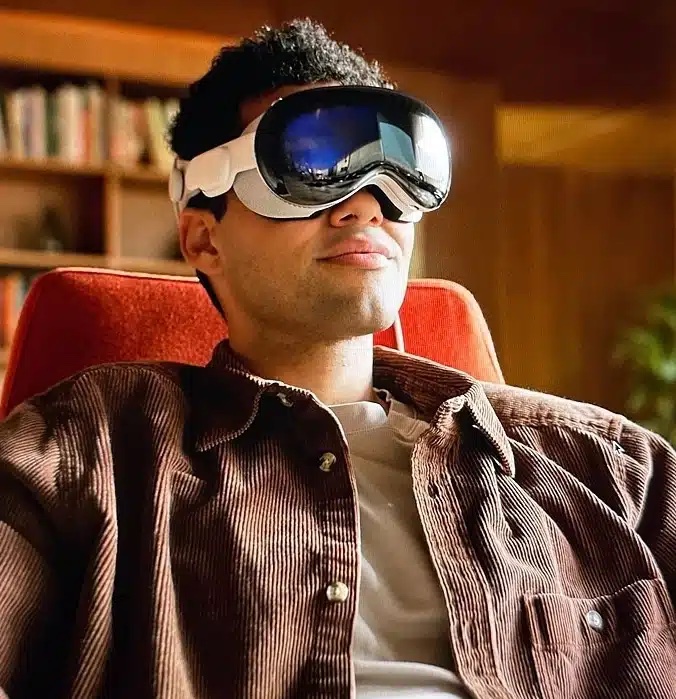 homme avec casque de réalité virtuelle